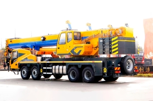 Автокран на шасси ISUZU 8x4 дв 337kw крановая установка JTC70E5 гп 70т. Фото 1