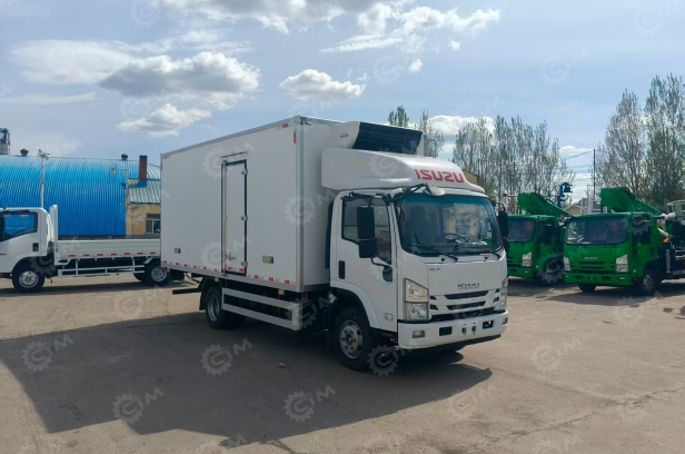 Фургон рефрижератор на шасси ISUZU 4х2 дв 151kw кабина Elf (фургон 7190*2330*2370, автономная холодильная установка Carrier SUPRA1050), справа 2 боковые двери, слева 1, гидроборт. Фото 4