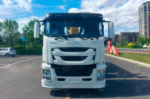 Бортовой грузовик ISUZU 8x4 дв 338kw кузов 8000*2400*550. Фото 1