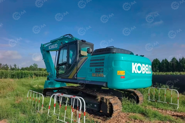 Экскаватор гусеничный KOBELCO SK240LC-12. Фото 2