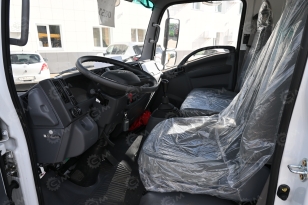 Бортовой грузовик ISUZU 4x2 дв 139kw гп 6т c КМУ XCMG SQS157 гп 6,3т 4 секции 12.8м кузов 6000*2400*550 колеса 8.25R20 спальник задние аутригеры. Фото 23