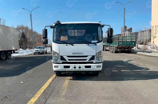 Ассенизатор (вакуумная машина) на шасси ISUZU 4x2 дв 138kw бочка 6м3 насос SK-15 без поворотной стрелы, лист нержавейки. Фото 2