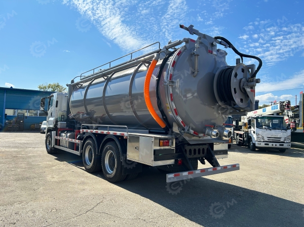 Илосос с размывом (каналопромывочная) на шасси ISUZU 6x4 дв 309kw бочка для сточных вод 15 м³, чистой воды 5м³ насос JUROP DL300 задняя крышка открывается, нержавеющий отражатель, насос PINFU255, ПДУ. Фото 8