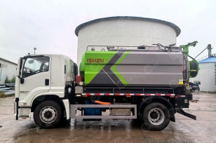 Илосос с размывом на шасси ISUZU 4x2 дв 165KW бочка для сточных вод 10м³, чистой воды 2м³ насос SK-15 с комплектом насадок. Фото 5