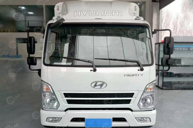 Фургон рефрежиратор на шасси HYUNDAI 4х2 дв 115Kw гп 3,5т  (фургон 4100х2200х2100) Холодильная установка Carrier D6, боковая дверь. Фото 2