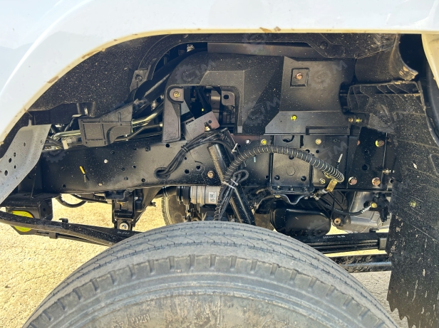 Бортовой грузовик ISUZU 4x4 дв 96Kw двойная кабина гп 1т под категорию В, кузов 3245х1850х400, с тентом. Фото 11