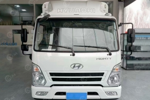 Фургон рефрежиратор на шасси HYUNDAI 4х2 дв 115Kw гп 3,5т  (фургон 4100х2200х2100) Холодильная установка Carrier D6, боковая дверь. Фото 2