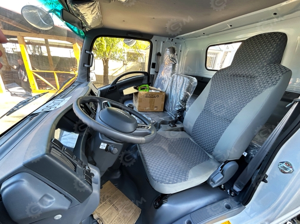Бортовой грузовик ISUZU 4x2 дв 139kw гп 6 тонн с КМУ XCMG SQS125-4 гп 5 т., 4 секции, стрела 11,2 м, со спальником, задние аутригеры, корзина, ПДУ, колеса с 8 шпильками. Фото 15