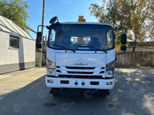 Бортовой грузовик ISUZU 4x2 дв 139kw гп 6 тонн с КМУ XCMG SQS125-4 гп 5 т., 4 секции, стрела 11,2 м, со спальником, задние аутригеры, корзина, ПДУ, колеса с 8 шпильками. Фото 3