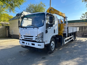 Бортовой грузовик ISUZU 4x2 дв 139kw гп 6 тонн с КМУ XCMG SQS125-4 гп 5 т., 4 секции, стрела 11,2 м, со спальником, задние аутригеры, корзина, ПДУ, колеса с 8 шпильками. Фото 10