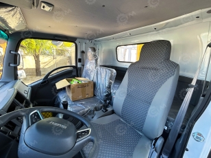 Бортовой грузовик ISUZU 4x2 дв 139kw гп 6 тонн с КМУ XCMG SQS125-4 гп 5 т., 4 секции, стрела 11,2 м, со спальником, задние аутригеры, корзина, ПДУ, колеса с 8 шпильками. Фото 12