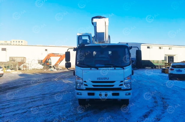 Автовышка WANBANG GKS33 на шасси ISUZU 4Х2 дв 138kw высота подъёма 33м колесная база 3815 мм гп корзины 400кг. Фото 2