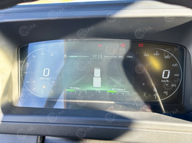 Бортовой грузовик ISUZU 4x4 дв 96Kw гп 2т двойная кабина кузов 3245х1850х400 с тентом под категорию B (новый интерьер кабины, серебряная металлическая краска). Фото 2