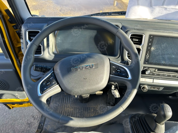 Бортовой грузовик ISUZU 4x4 дв 96Kw гп 2т двойная кабина кузов 3245х1850х400 с тентом под категорию B (новый интерьер кабины, серебряная металлическая краска). Фото 3
