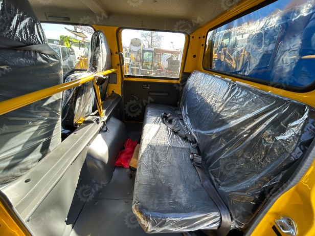 Бортовой грузовик ISUZU 4x4 дв 96Kw гп 2т двойная кабина кузов 3245х1850х400 с тентом под категорию B (новый интерьер кабины, серебряная металлическая краска). Фото 5