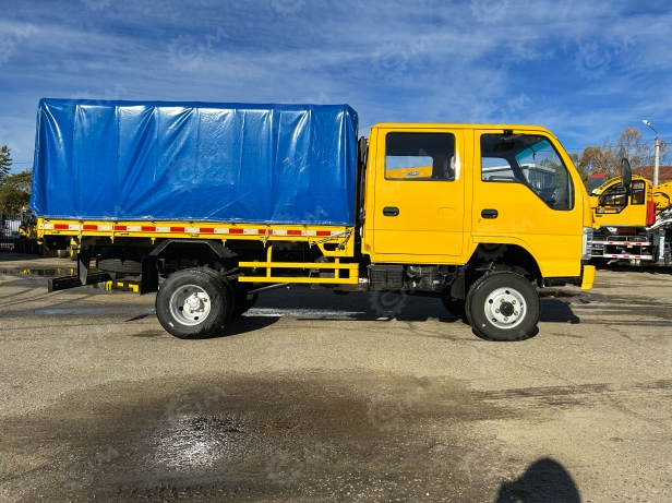 Бортовой грузовик ISUZU 4x4 дв 96Kw гп 2т двойная кабина кузов 3245х1850х400 с тентом под категорию B (новый интерьер кабины, серебряная металлическая краска). Фото 12