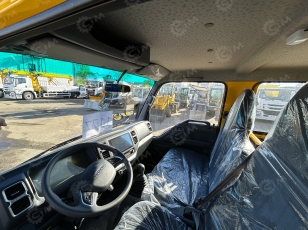 Бортовой грузовик ISUZU 4x4 дв 96Kw гп 2т двойная кабина кузов 3245х1850х400 с тентом под категорию B (новый интерьер кабины, серебряная металлическая краска). Фото 4
