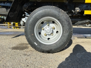Бортовой грузовик ISUZU 4x4 дв 96Kw гп 2т двойная кабина кузов 3245х1850х400 с тентом под категорию B (новый интерьер кабины, серебряная металлическая краска). Фото 8