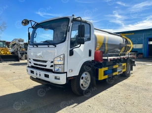 Илосос на шасси ISUZU 4x2 дв 139kw объем бочки 5м3 насос SK-15 усиленная рама. Фото 1