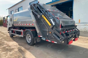 Мусоровоз на шасси ISUZU 4x2 дв 138Kw объем 12м3, задняя загрузка, 8 колесных шпилек, камера заднего вида, доп свет. Фото 1