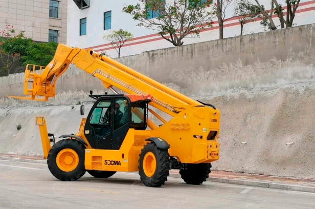 Телескопический погрузчик SOCMA Huanan HNT7017 гп 7т высота 17м. Фото 5