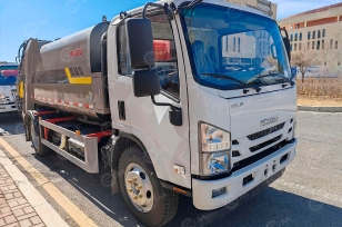 Мусоровоз на шасси ISUZU 4x4 дв 139Kw гп 5т объем 8м3 степень сжатия 1/5. Фото 1