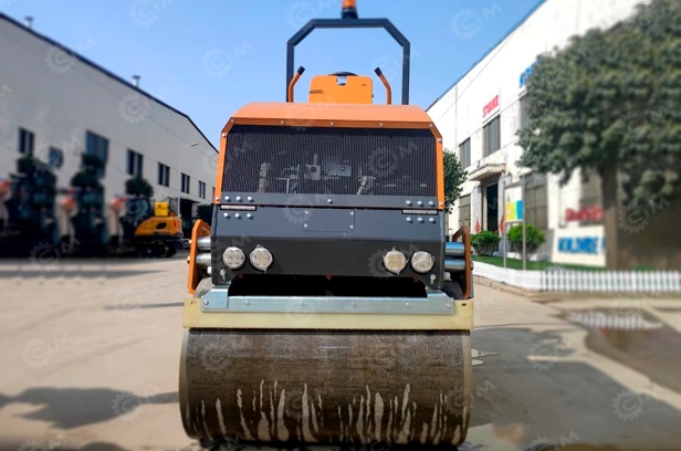 Дорожный мини-каток Storike ST2500 дизельный (дв. CHANGCHAI 3M78, 25л.с.), насос низкого давления для битума. Фото 3