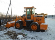 Фронтальный погрузчик LUYU ZL930 ковш 1.2 м3 лесозахват. Фото 1
