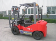 Вилочный погрузчик YTO CPCD25. Фото 1